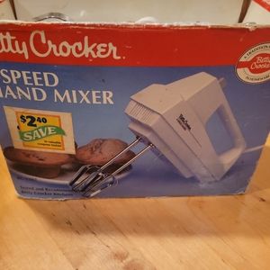 Vintage..4 speed betty crocker mixer
